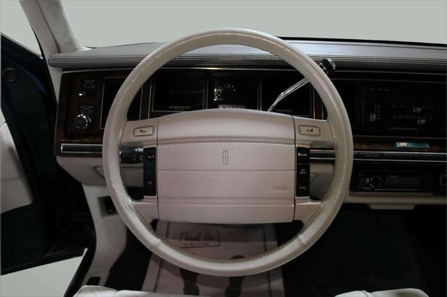 used 1992 Lincoln Town Car car, priced at $11,777