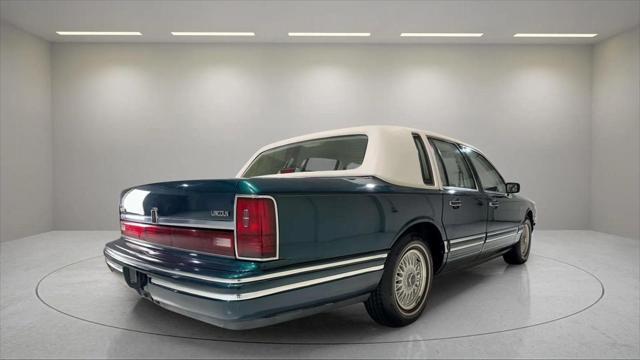 used 1992 Lincoln Town Car car, priced at $11,777