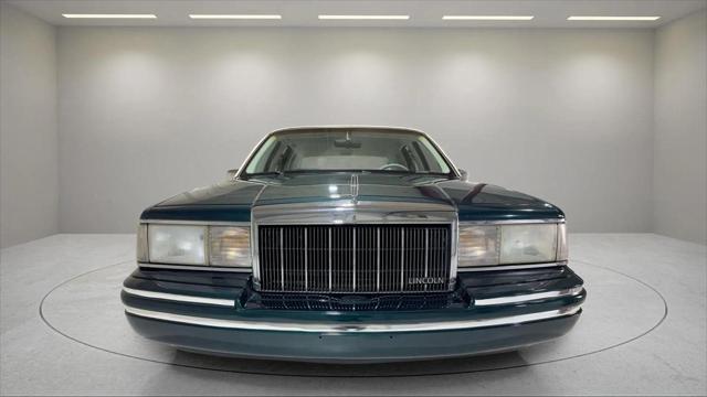 used 1992 Lincoln Town Car car, priced at $11,777