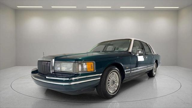 used 1992 Lincoln Town Car car, priced at $11,777