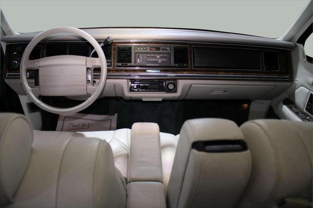 used 1992 Lincoln Town Car car, priced at $11,777