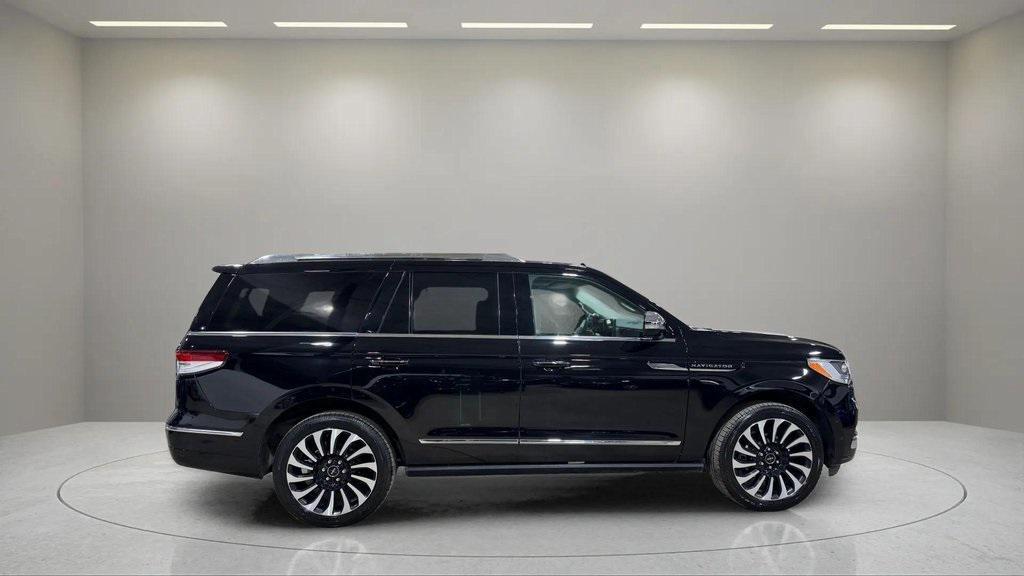 used 2022 Lincoln Navigator car, priced at $64,995