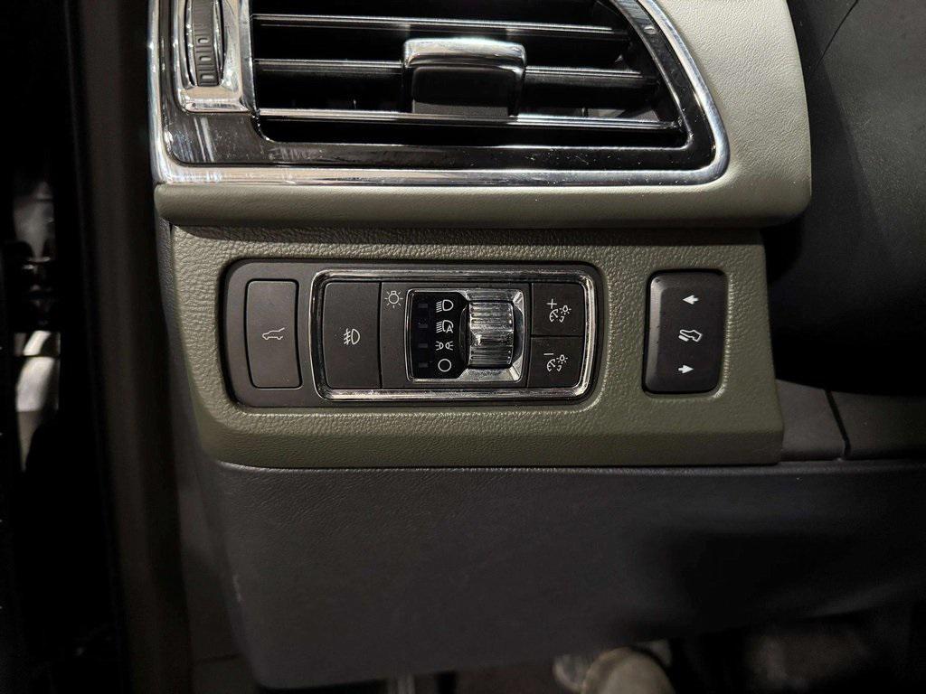 used 2022 Lincoln Navigator car, priced at $64,995