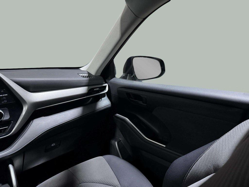 used 2021 Toyota Highlander Hybrid car, priced at $29,987