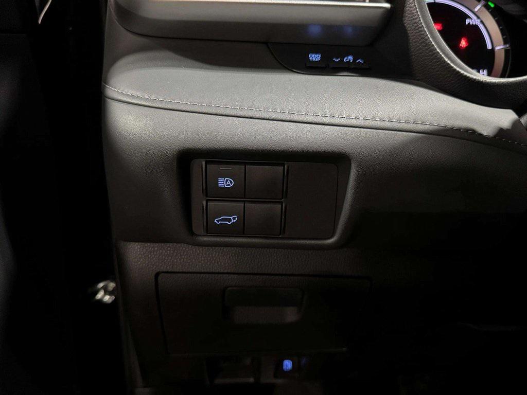 used 2021 Toyota Highlander Hybrid car, priced at $29,987