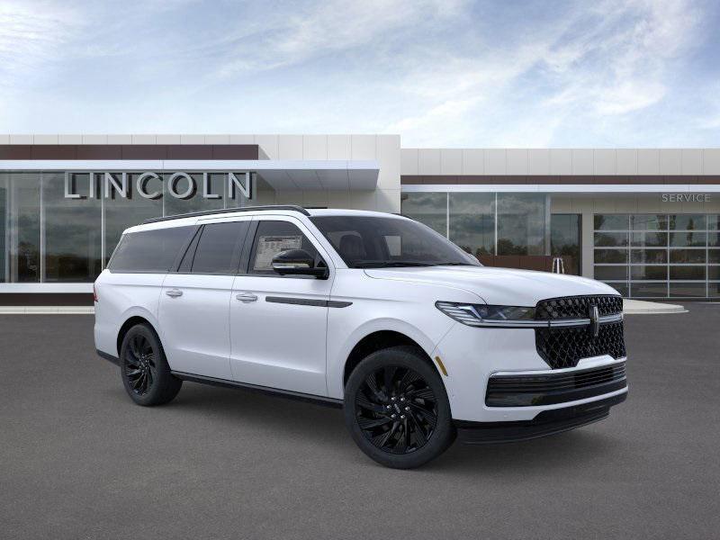 new 2025 Lincoln Navigator car, priced at $110,075