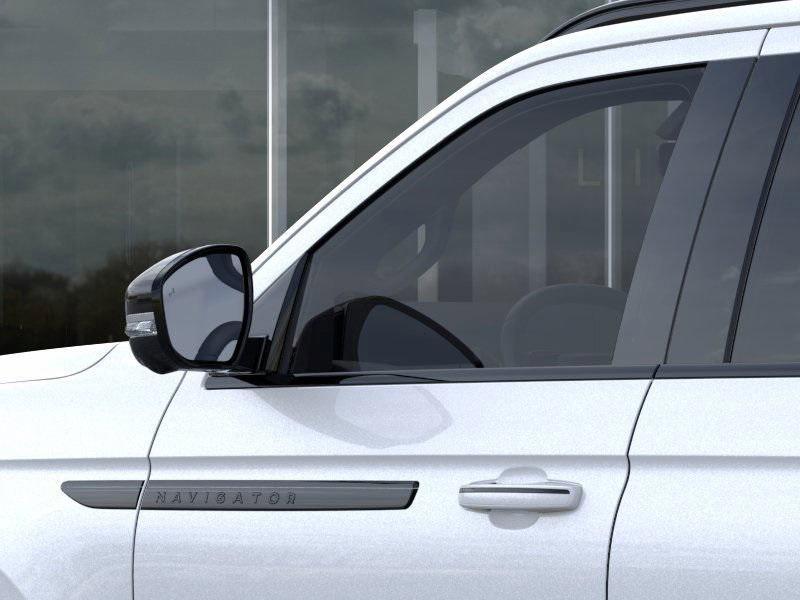 new 2025 Lincoln Navigator car, priced at $110,075