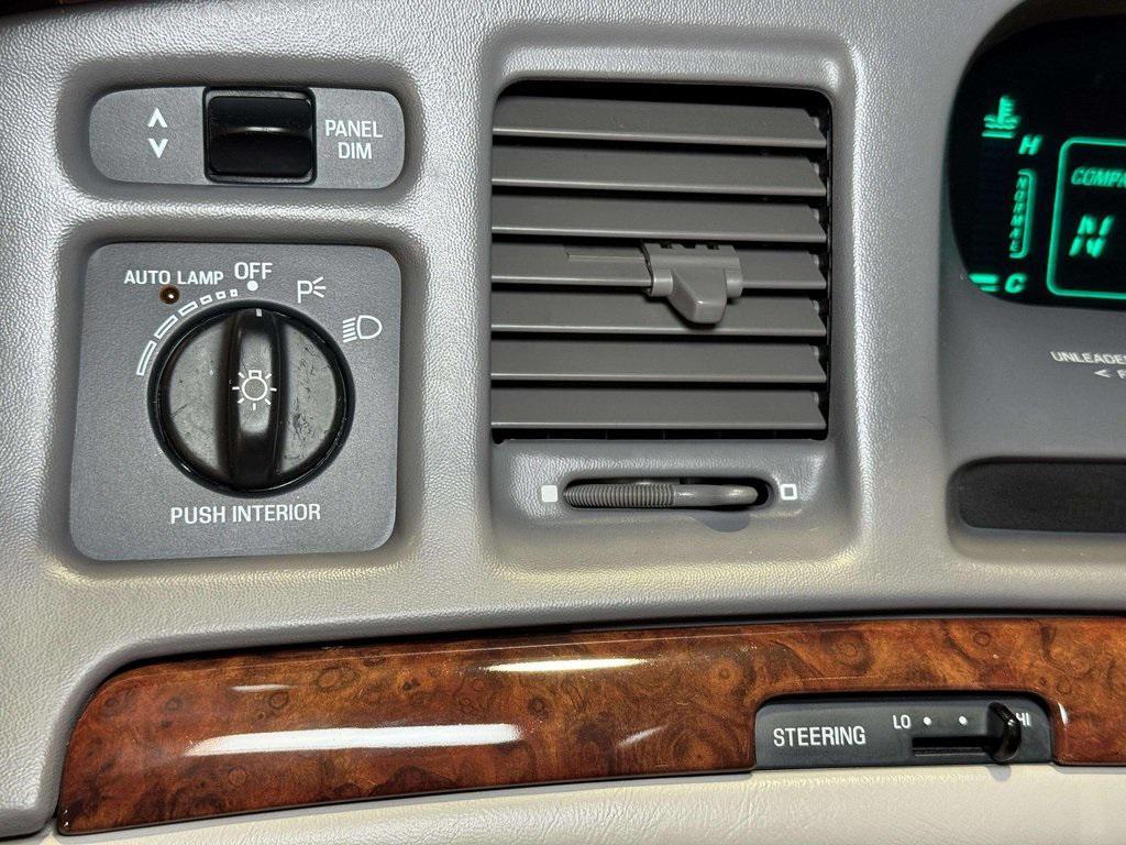 used 1995 Lincoln Town Car car, priced at $13,995