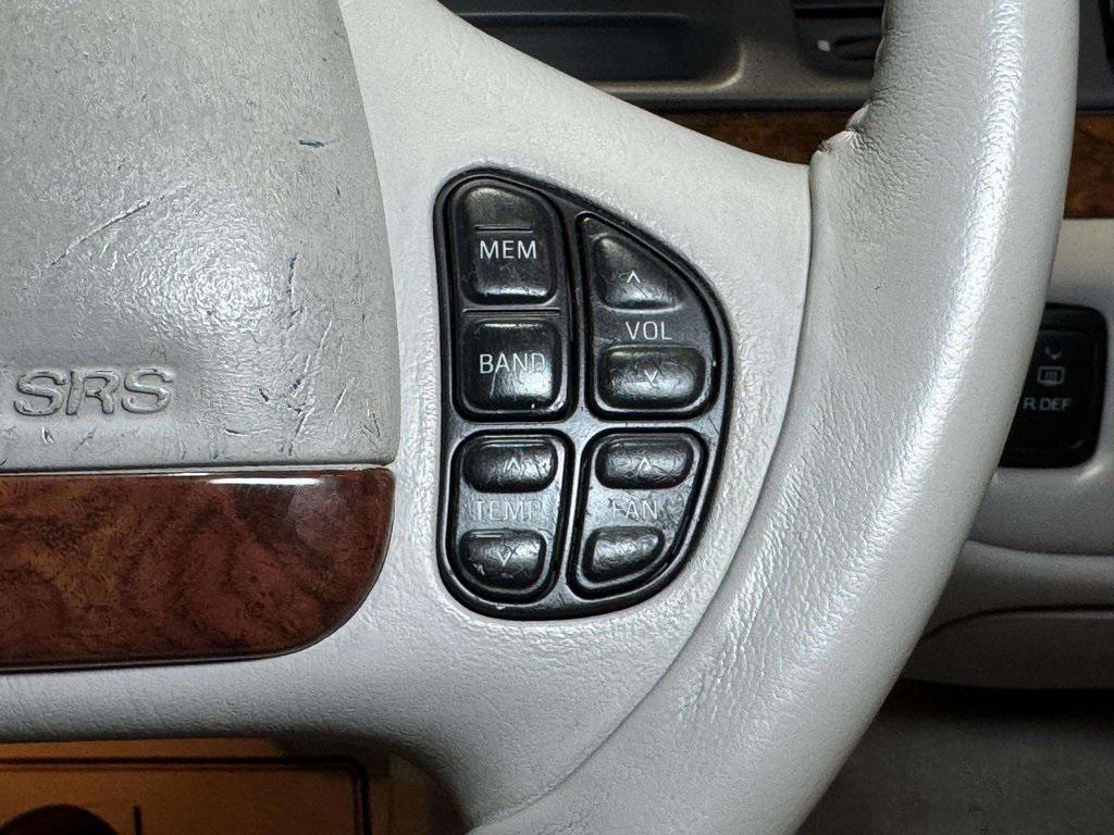 used 1995 Lincoln Town Car car, priced at $13,995