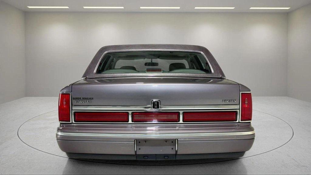 used 1995 Lincoln Town Car car, priced at $13,995