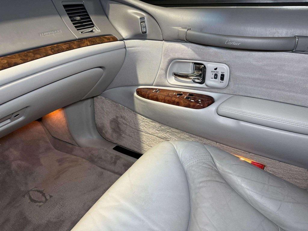 used 1995 Lincoln Town Car car, priced at $13,995