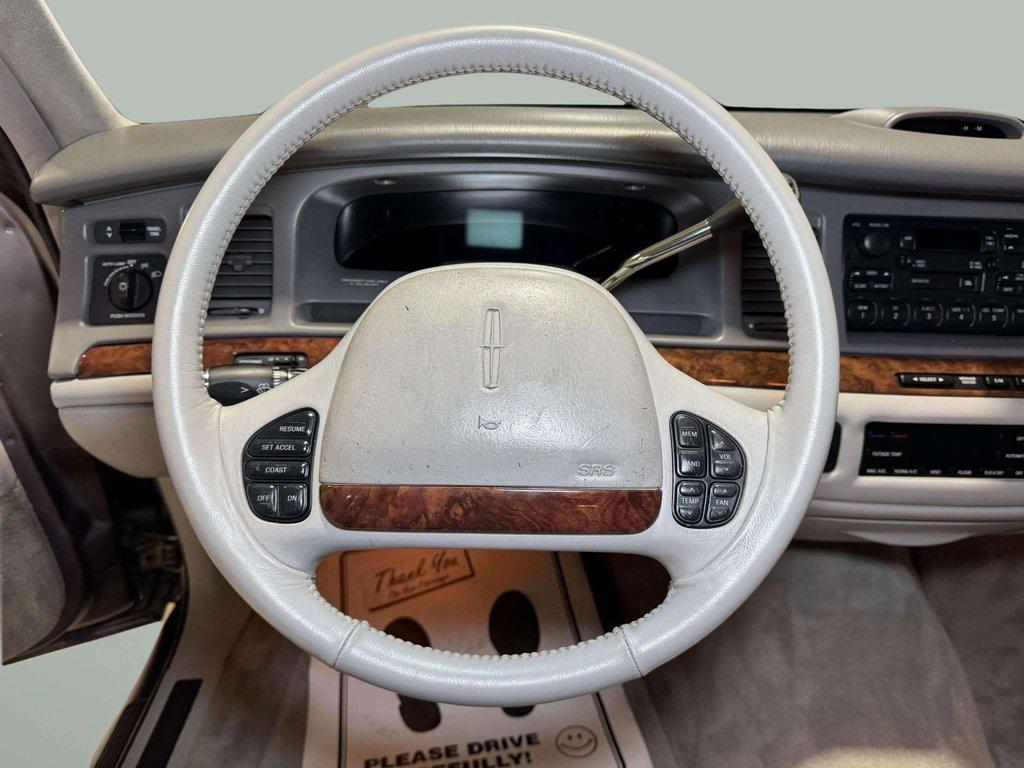 used 1995 Lincoln Town Car car, priced at $13,995