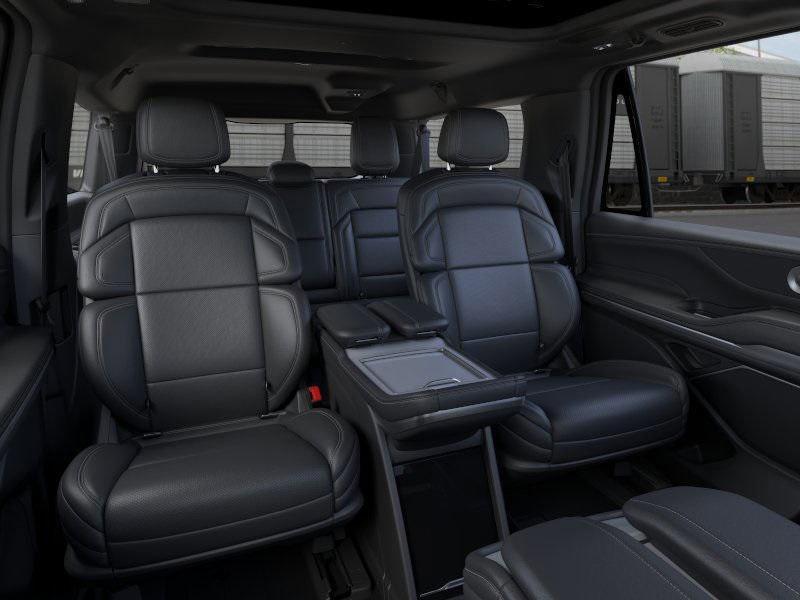 new 2025 Lincoln Navigator car, priced at $110,304