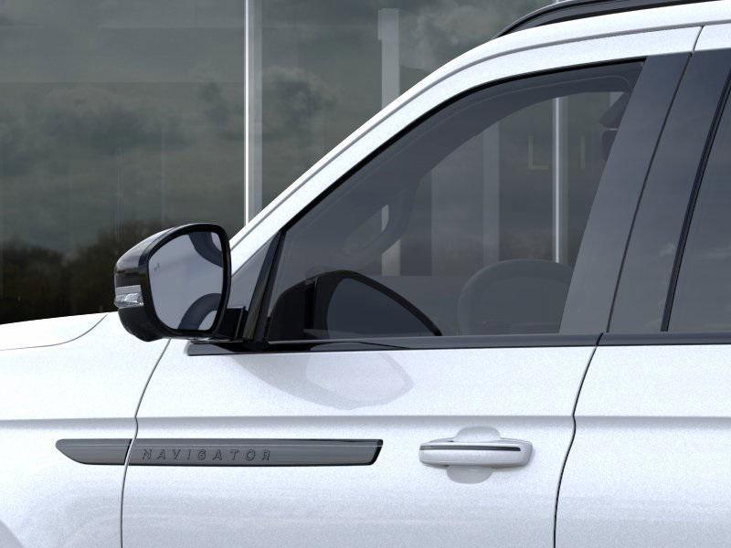 new 2025 Lincoln Navigator car, priced at $103,943