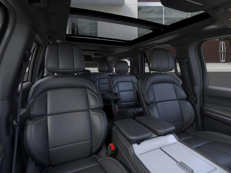 new 2025 Lincoln Navigator car, priced at $106,815