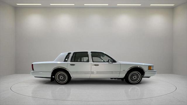 used 1991 Lincoln Town Car car, priced at $17,995