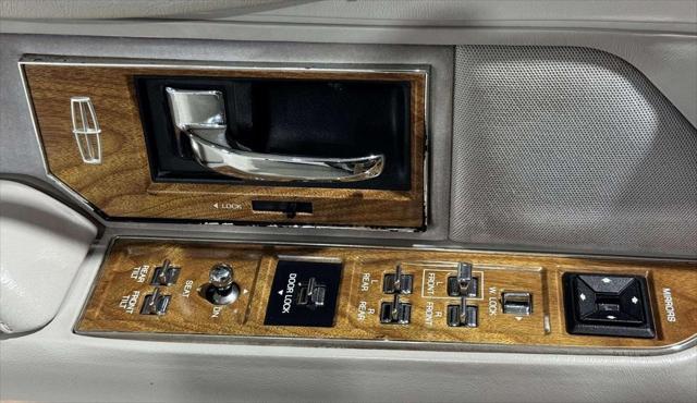 used 1991 Lincoln Town Car car, priced at $17,995