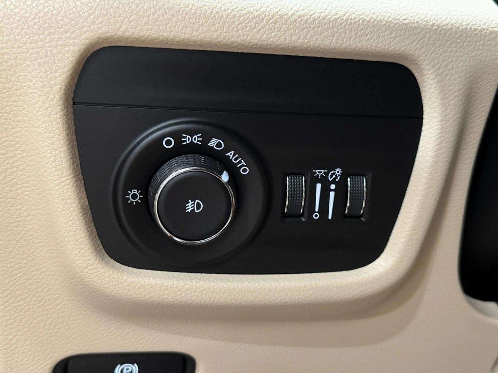 used 2023 Jeep Grand Cherokee car, priced at $28,995