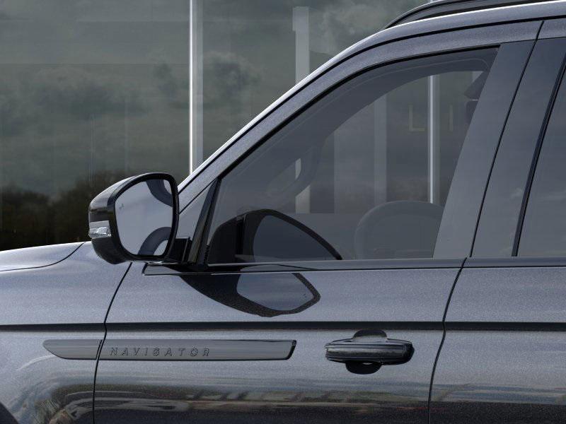 new 2025 Lincoln Navigator car, priced at $106,932