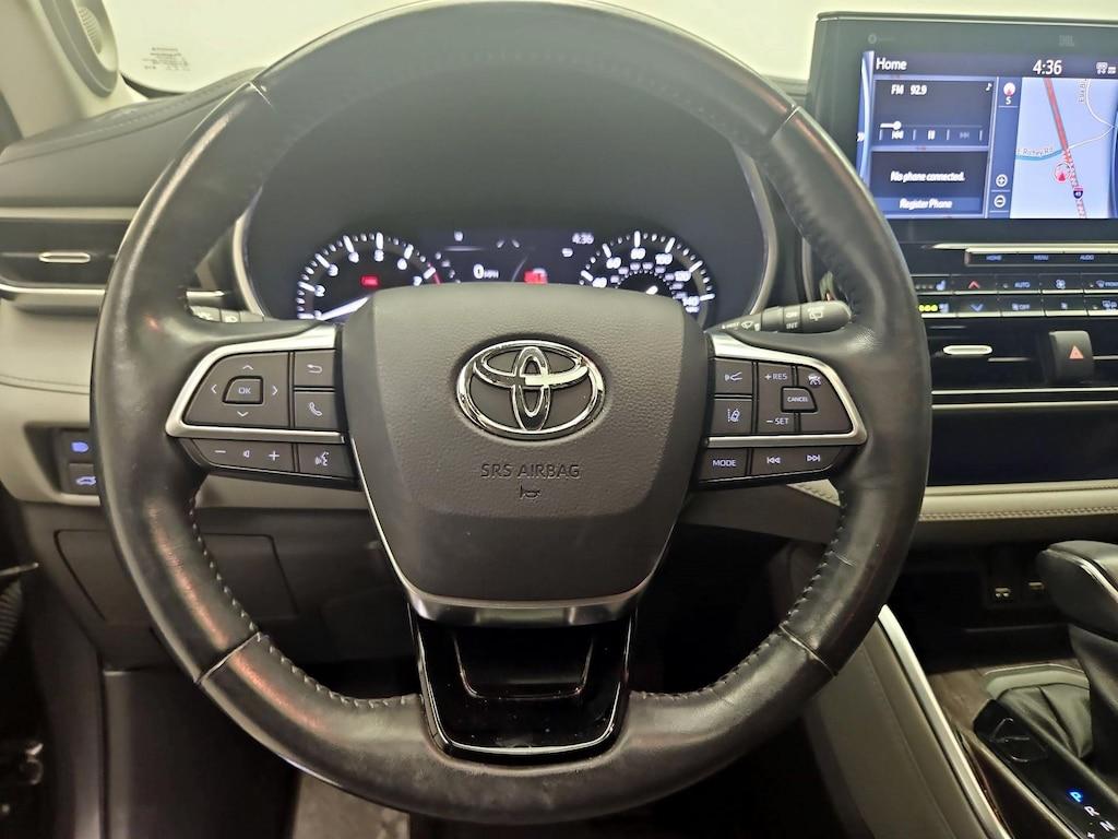 used 2021 Toyota Highlander car, priced at $36,998