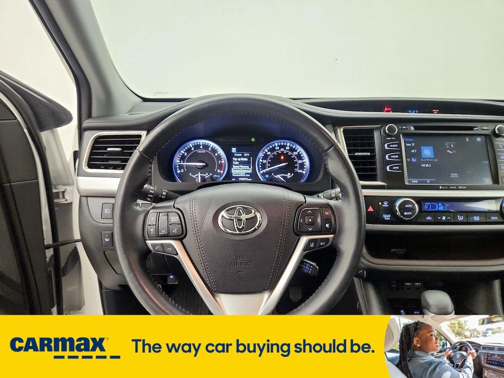 used 2019 Toyota Highlander car, priced at $32,998
