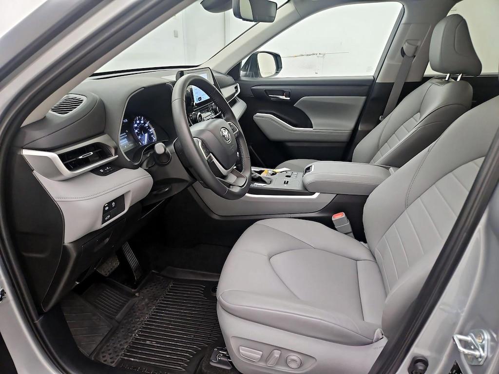 used 2024 Toyota Highlander car, priced at $42,998