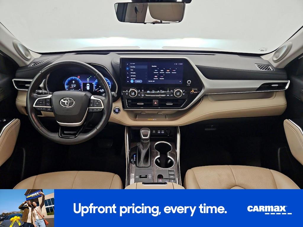 used 2023 Toyota Highlander car, priced at $44,998