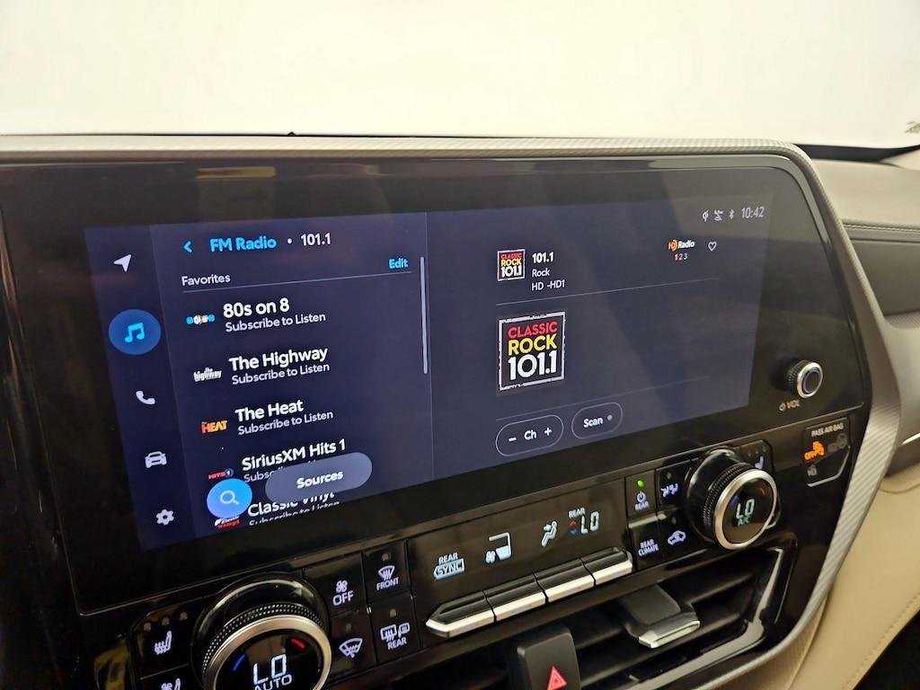 used 2023 Toyota Highlander car, priced at $44,998