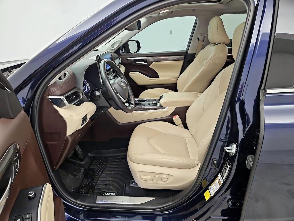 used 2022 Toyota Highlander car, priced at $39,998