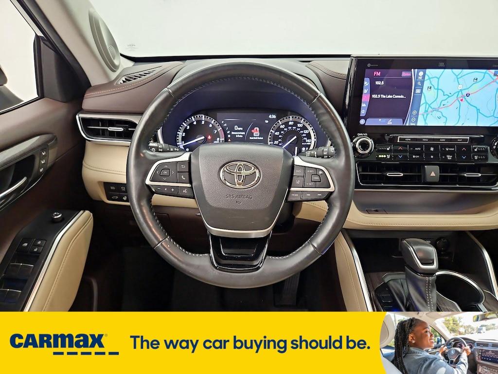 used 2022 Toyota Highlander car, priced at $39,998
