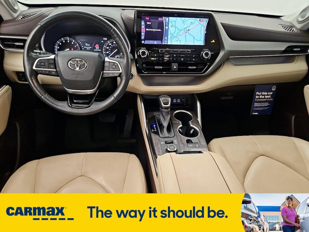 used 2022 Toyota Highlander car, priced at $39,998