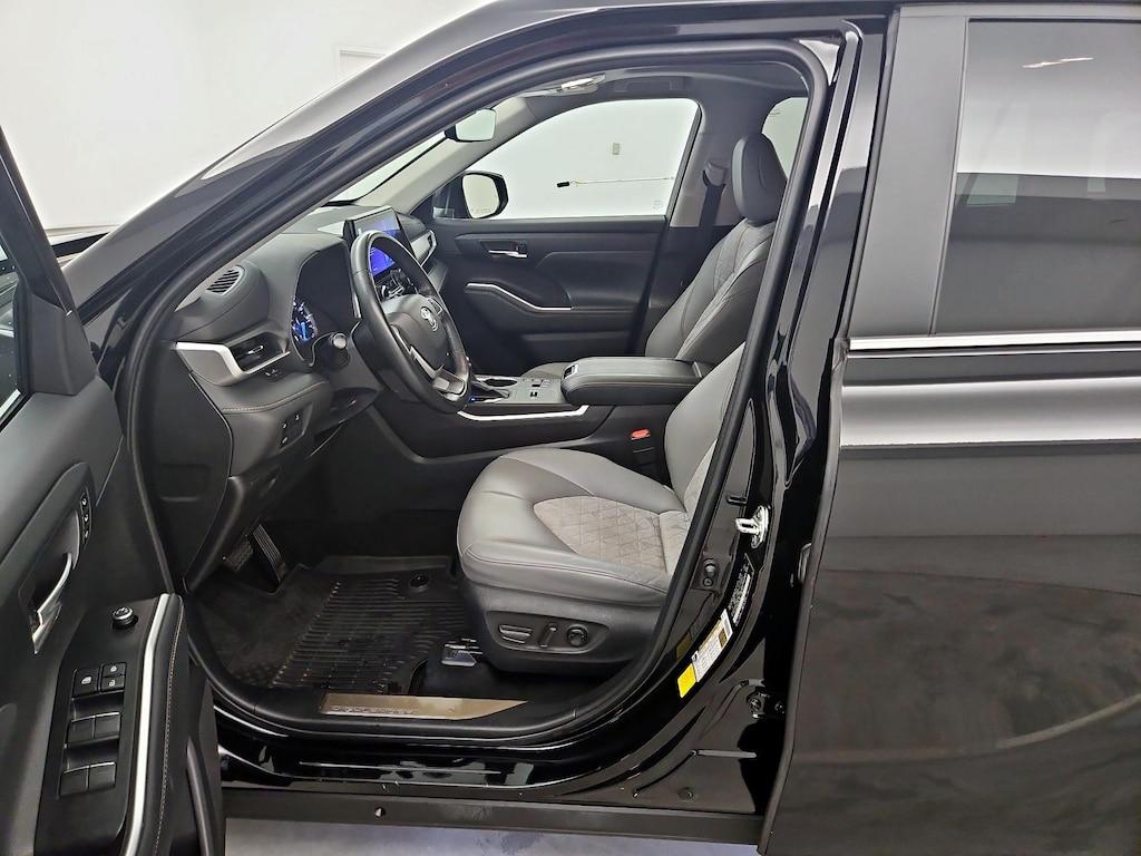 used 2023 Toyota Highlander Hybrid car, priced at $39,998