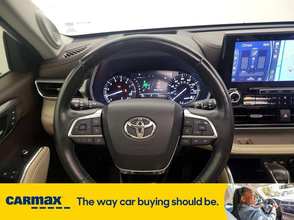 used 2021 Toyota Highlander car, priced at $35,998