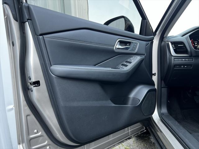 new 2025 Nissan Rogue car, priced at $44,925