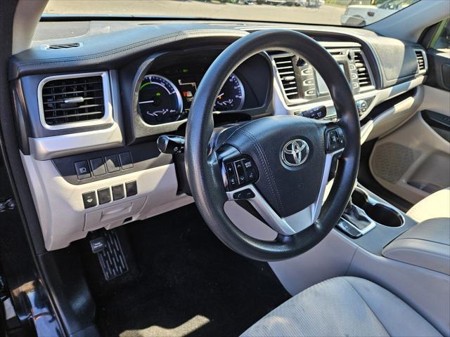 used 2018 Toyota Highlander Hybrid car, priced at $22,999