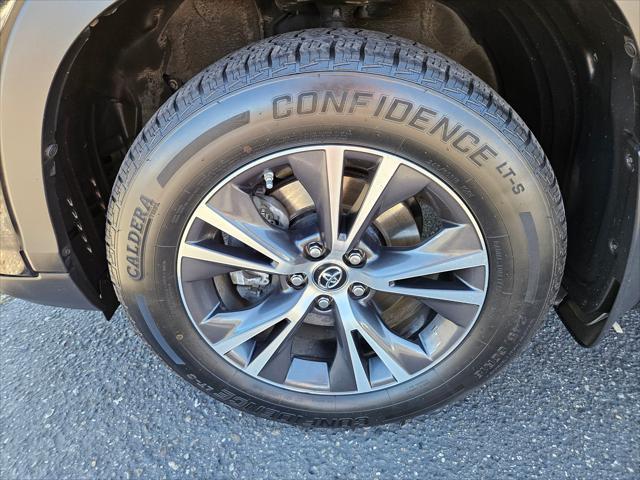 used 2018 Toyota Highlander Hybrid car, priced at $22,999