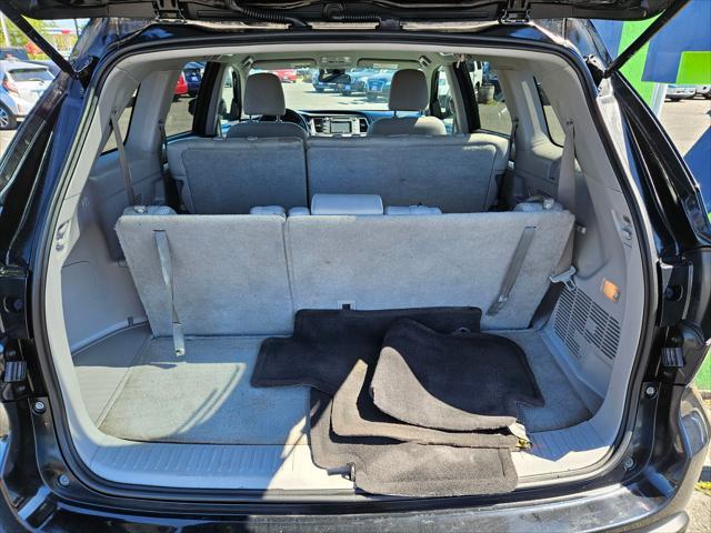 used 2018 Toyota Highlander Hybrid car, priced at $22,999