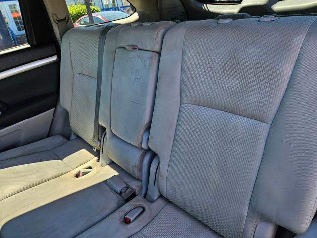 used 2018 Toyota Highlander Hybrid car, priced at $22,999