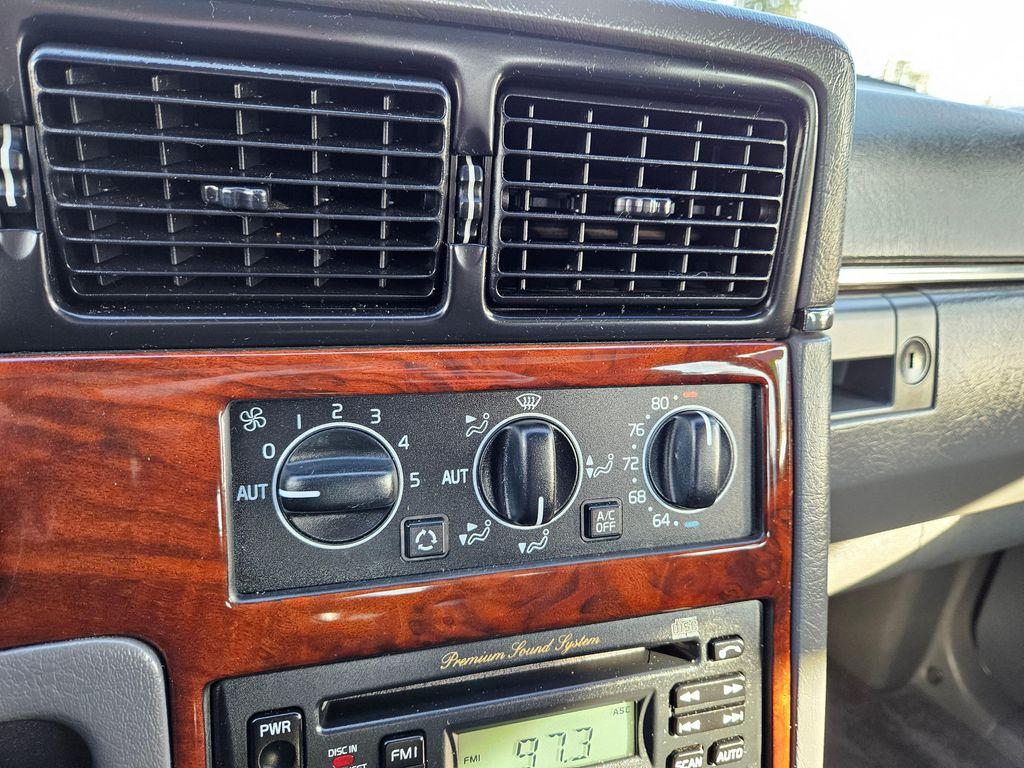 used 1996 Volvo 960 car, priced at $4,499