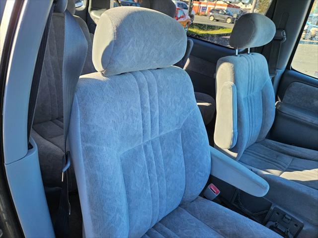 used 1998 Toyota Sienna car, priced at $3,499