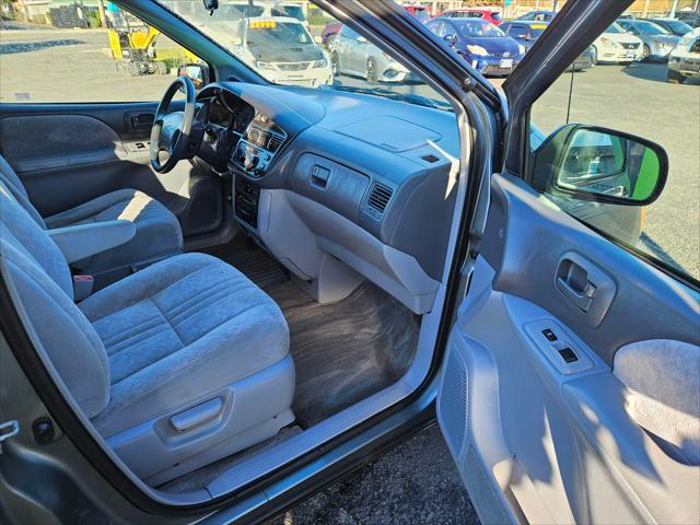 used 1998 Toyota Sienna car, priced at $3,499