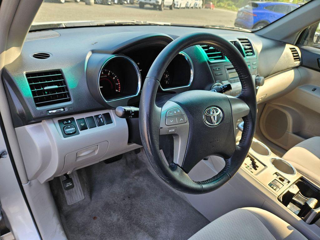 used 2009 Toyota Highlander car, priced at $6,499