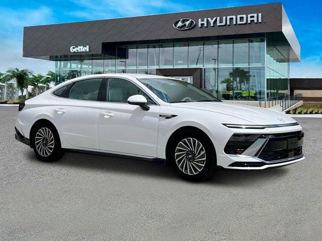 new 2025 Hyundai Sonata Hybrid car, priced at $32,140