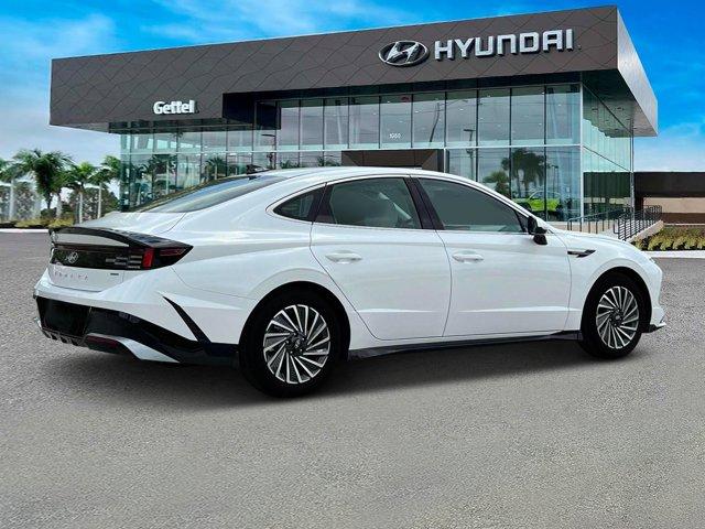 new 2025 Hyundai Sonata Hybrid car, priced at $32,140