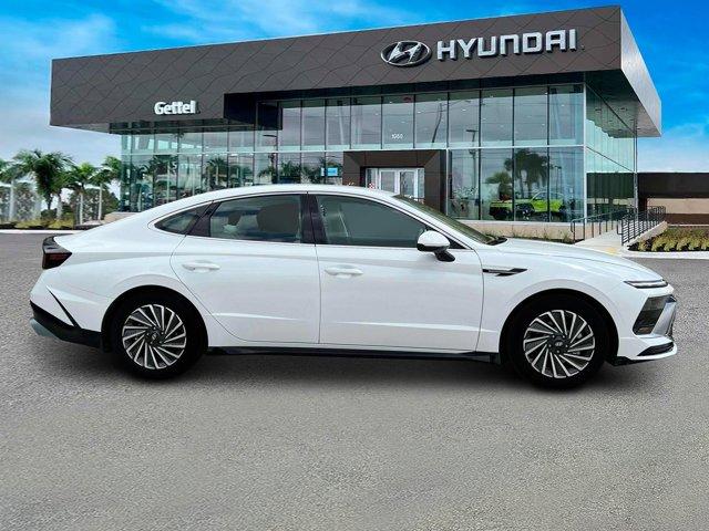 new 2025 Hyundai Sonata Hybrid car, priced at $32,140