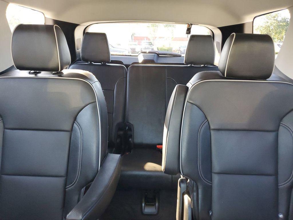 used 2021 Chevrolet Traverse car, priced at $25,758