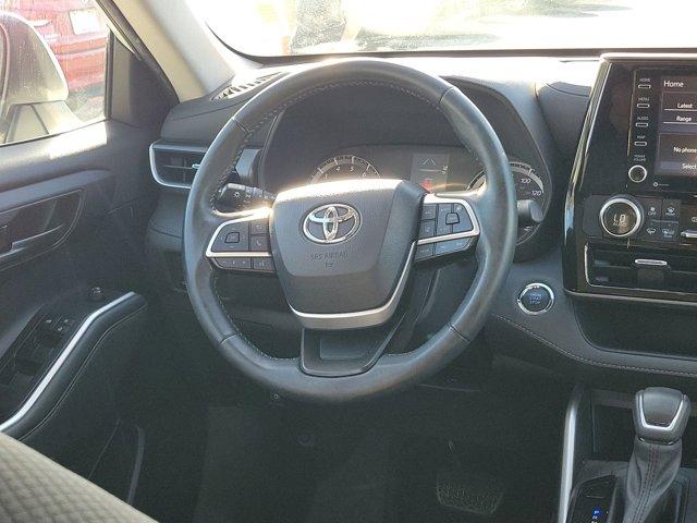 used 2022 Toyota Highlander car, priced at $31,459