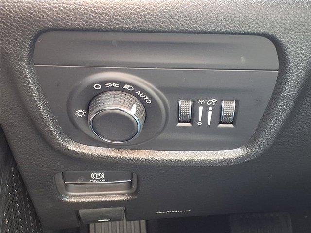 new 2025 Jeep Grand Cherokee car, priced at $38,499