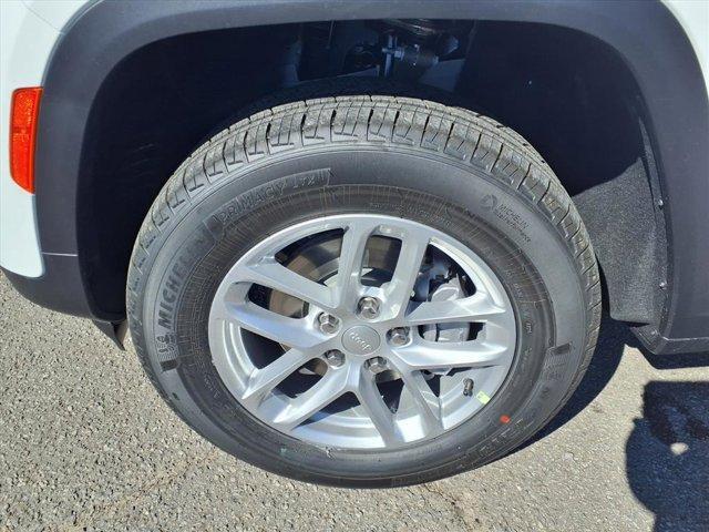 new 2025 Jeep Grand Cherokee car, priced at $38,499