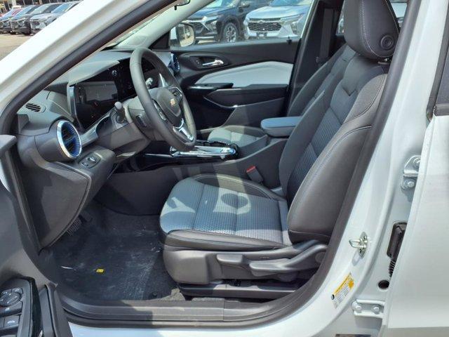 new 2025 Chevrolet Trax car, priced at $25,525